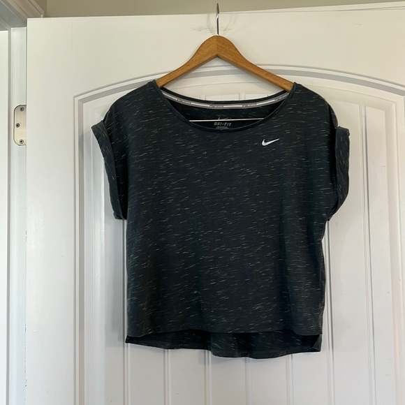 Nike dry fit Crop Running T Shirt Size M - Picture 1 of 5